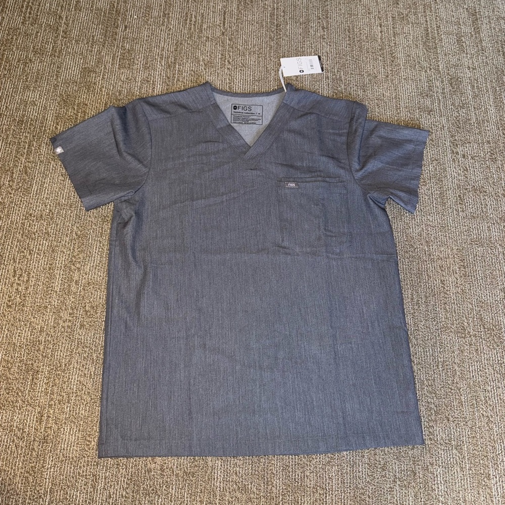 NWT Figs Men’s Leon Scrub Top - M